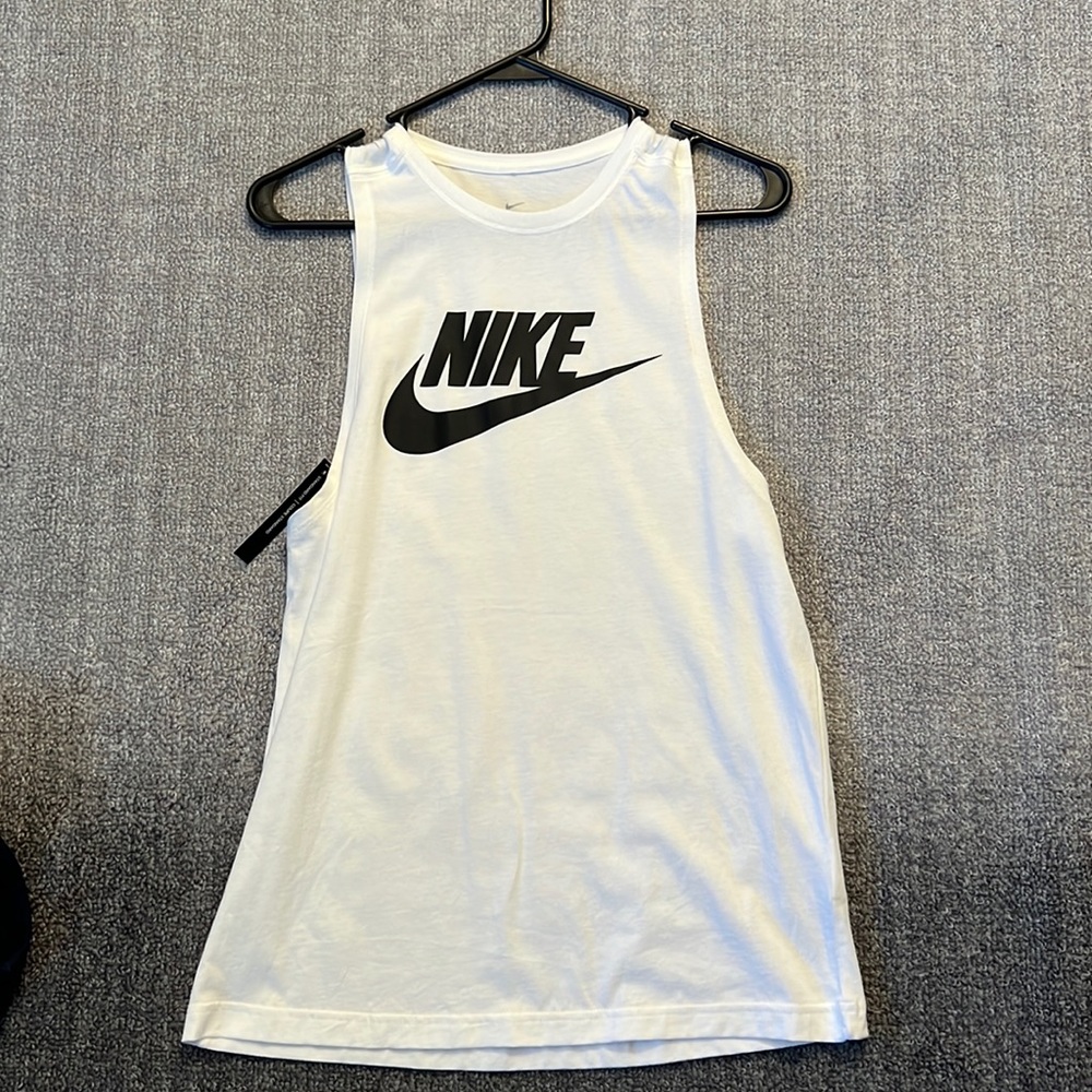 Brand New Nike sleeveless shirt